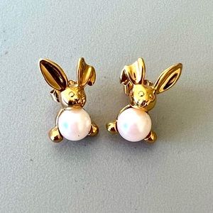 Avon Vintage 1992 Pearly Bunny Pierced Earrings Gold Tone Setting NIB